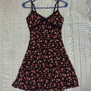 Floral mini dress size XS (1) Lace and mesh with a slip underneath!